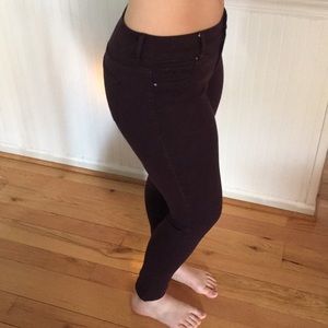 Plum-colored jeggings with back pockets